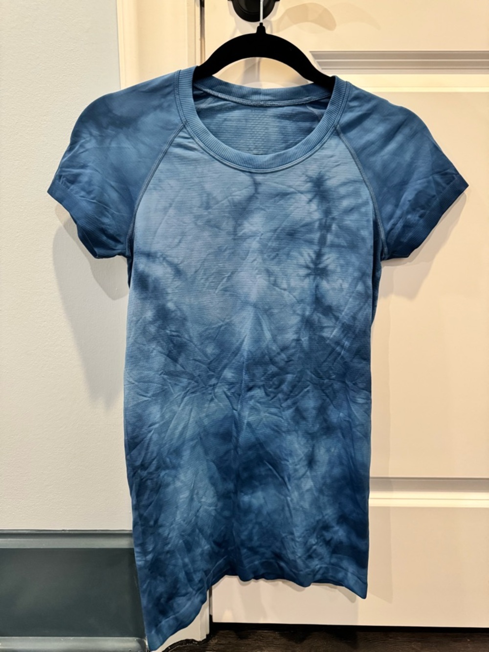 lululemon athletica Blue Tie-Dye Short Sleeve Tee